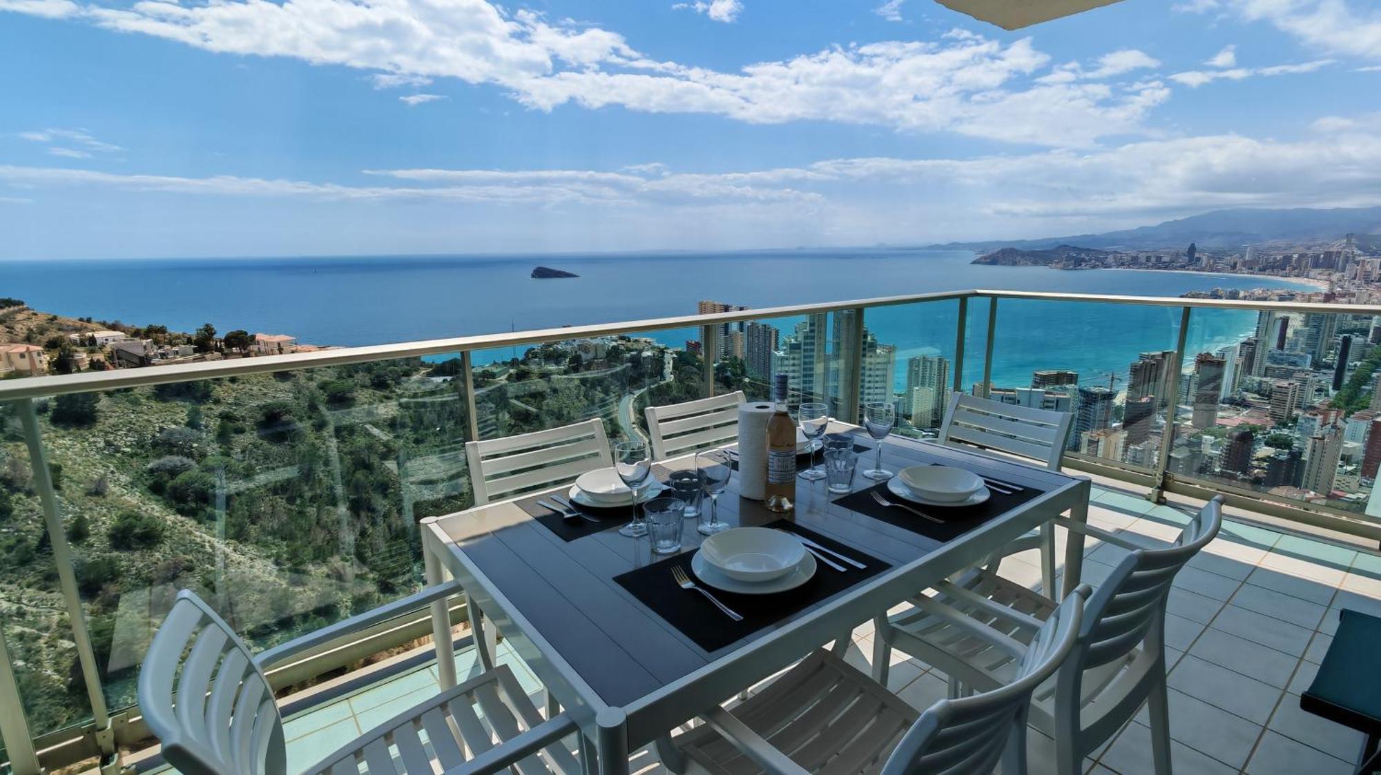 Benidorm High Rise Apartments - Sea Views - Torre Lugano Екстер'єр фото