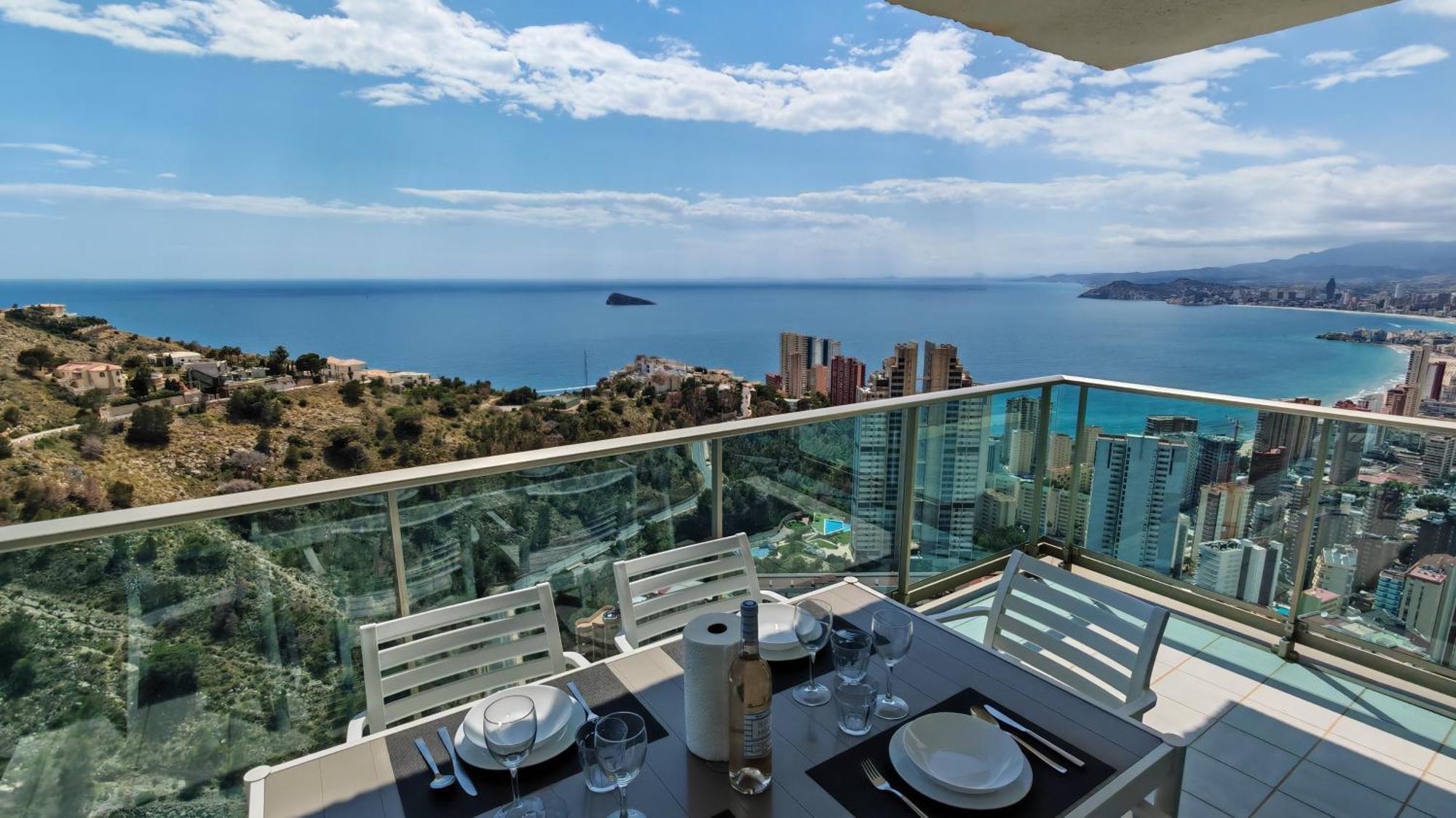 Benidorm High Rise Apartments - Sea Views - Torre Lugano Екстер'єр фото