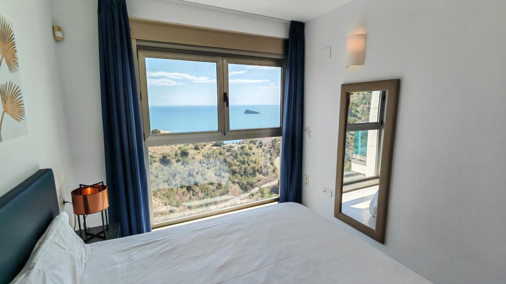 Benidorm High Rise Apartments - Sea Views - Torre Lugano Екстер'єр фото